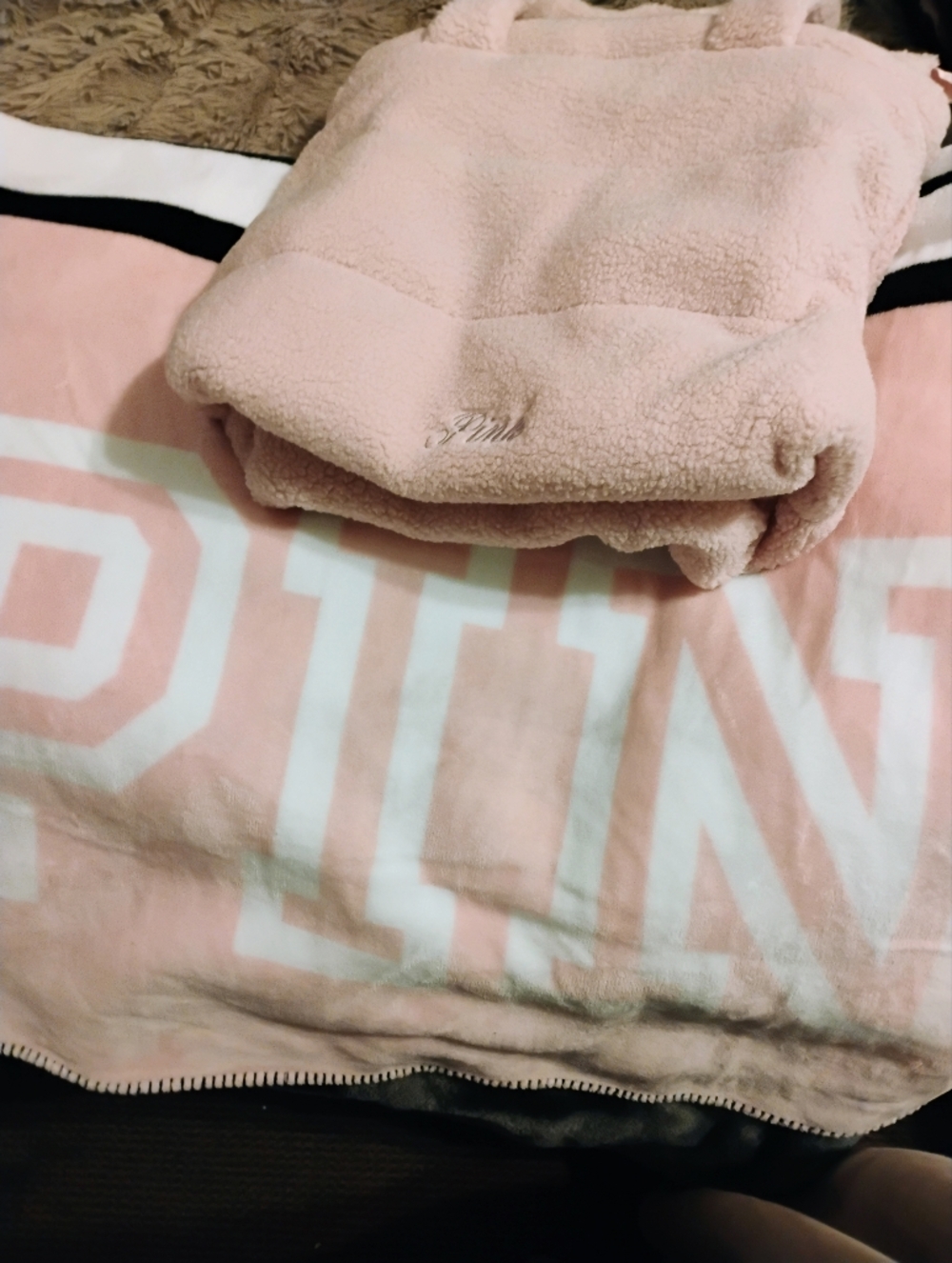 Victoria Secret Pink Collection Plush Throw Blanket And Pink Fleece Bag